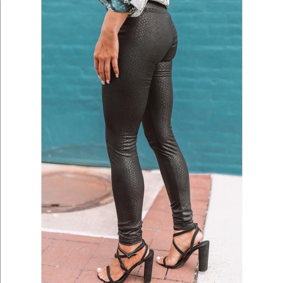 Snake print High waisted pleather leggings - Picture 6 of 11